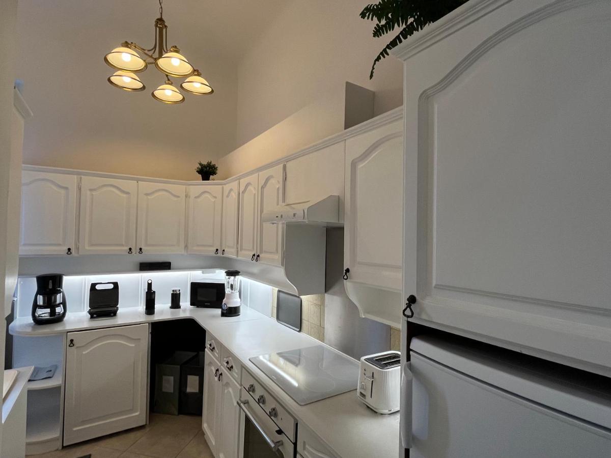 Hillside Luxury With Free Garage Apartament