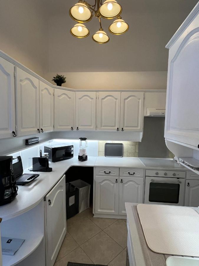 Hillside Luxury With Free Garage Apartament
